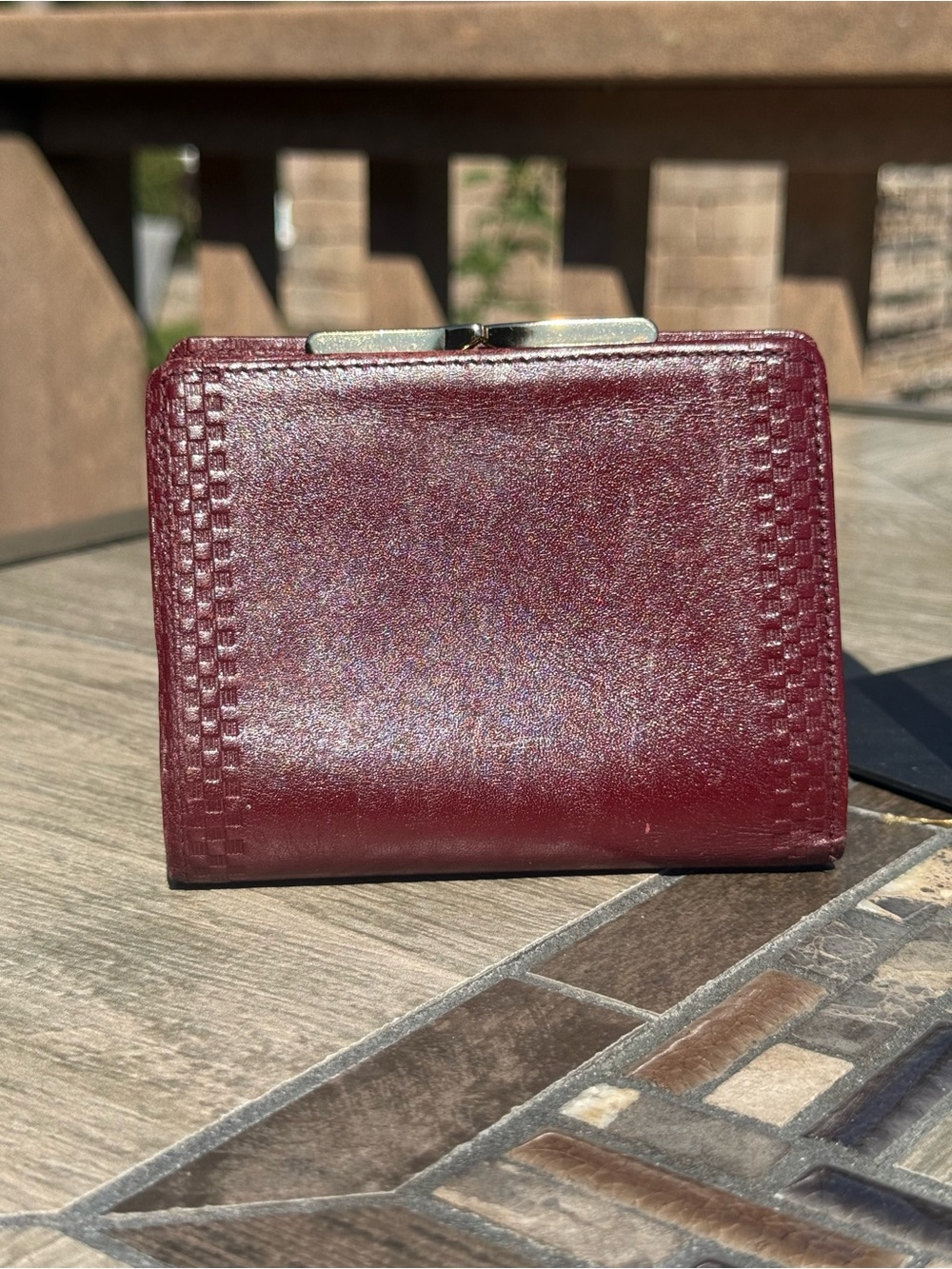 GUC Vintage Burberry Kiss lock cherry red leather Luxury wallet - Picture 3 of 10